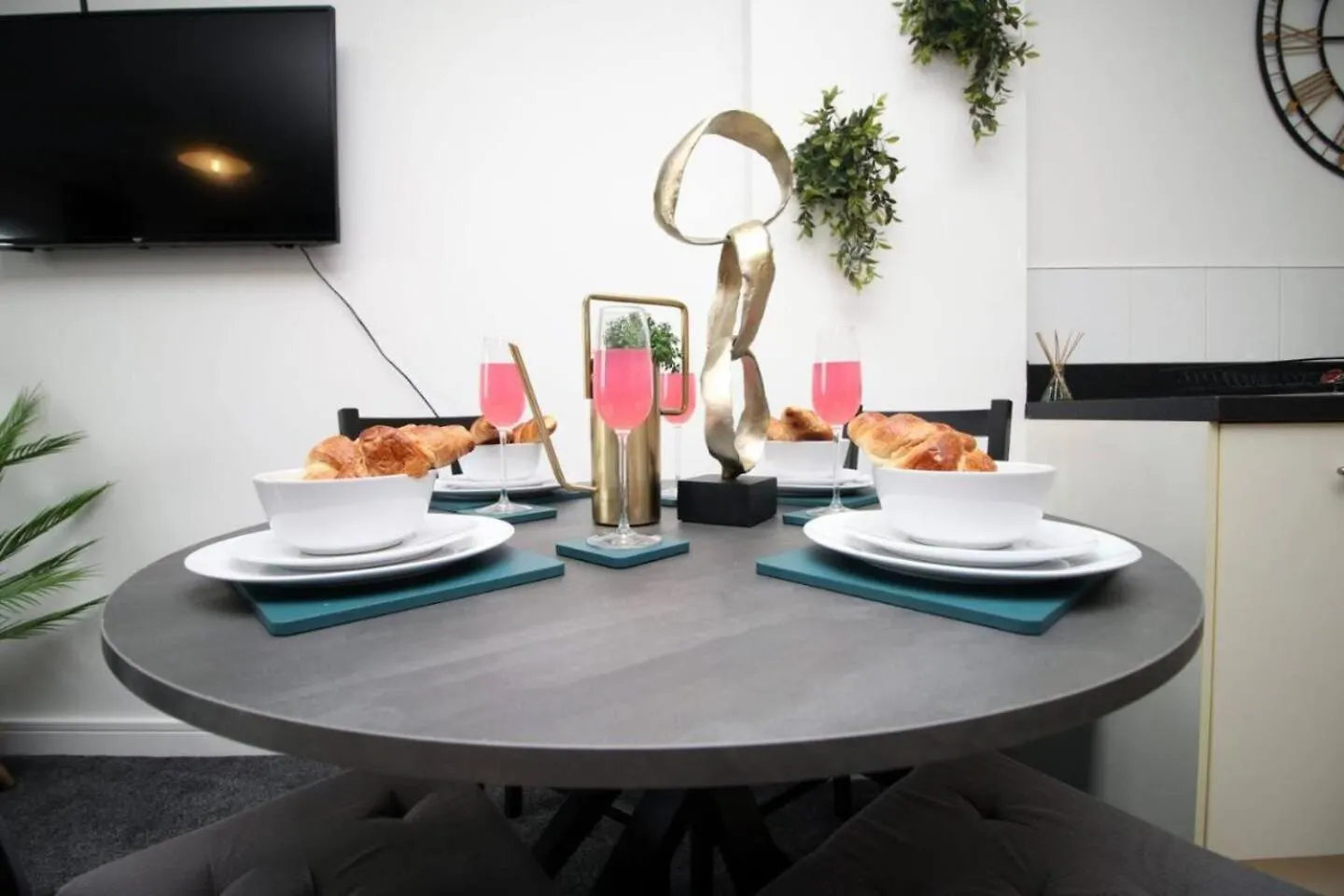 카디프 Cohost Partners | Free Parking | 2Br | Smart Tv 아파트